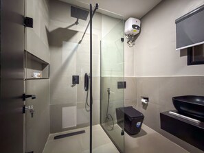 Superior Room | Bathroom | Towels, soap, shampoo, toilet paper - PEREGRINE HOTEL BY BOULEVARD (Jos)