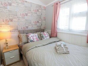 2 quartos, individualmente decorados, individualmente mobiliados