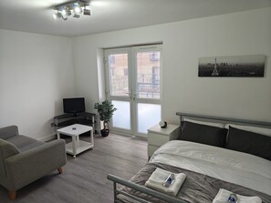 1 chambre, fer et planche à repasser, Wi-Fi gratuit, draps fournis