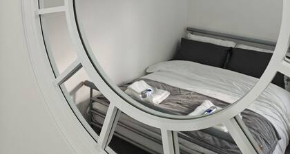 *NEW* Thames Riverside Retreat!