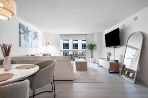 TV, stereo - Luxury World Cup Base near FIFA Fan Fest (Miami)