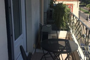 Property grounds - Charming new 2 person apartment - Beaches 400m away - Private parking (Antibes)