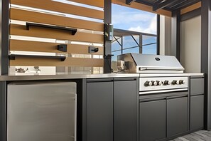 Fridge, microwave, oven, dishwasher - 7 Bd / 5.5 Ba / Windsor Cay Resort/ Sleeps 20 (Clermont)