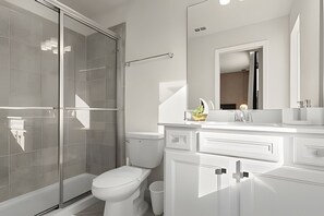 Hair dryer, towels - 7 Bd / 5.5 Ba / Windsor Cay Resort/ Sleeps 20 (Clermont)