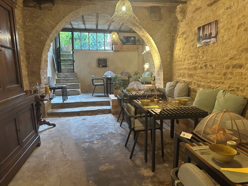 La Maison des Couturières: House in the heart of the city of CLUNY