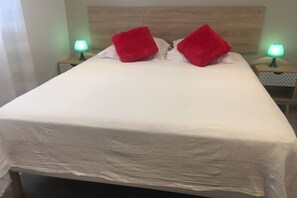 1 habitación, tabla de planchar con plancha, wifi y ropa de cama 