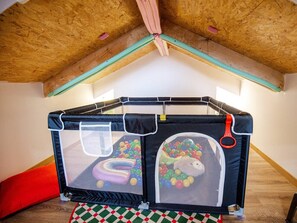 Children’s area - Spacious Gournes Home for 7 | 2.5 Baths (Gournes)