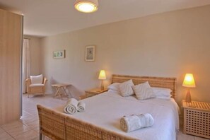 4 bedrooms, iron/ironing board, bed sheets - Villa Lana (Verzeille)