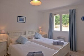 4 bedrooms, iron/ironing board, bed sheets - Villa Lana (Verzeille)