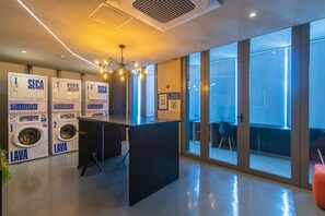 สตูดิโอ, สูบบุหรี่ได้