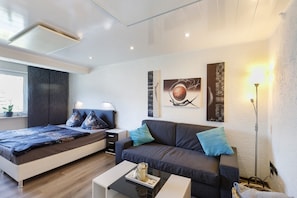 Iron/ironing board, WiFi, bed sheets