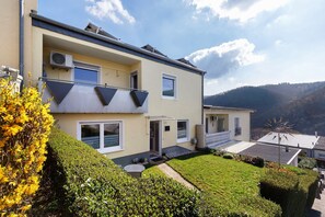 Exterior - Apartment 'David' with Mountain View, Shared Garden, and Wi-Fi (Lorch)