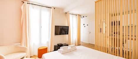 1 bedroom, desk, iron/ironing board, WiFi