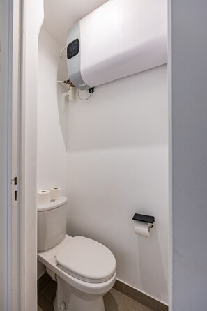 Hair dryer, towels - G2.Studio#Jardin Luxembourg#Bon Marché#Necker (Paris)