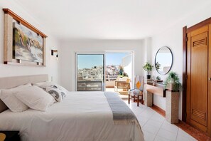 2 bedrooms, iron/ironing board, WiFi, bed sheets - 'Bellavista Pool Beach City' Apartment with Wi-Fi (Albufeira)