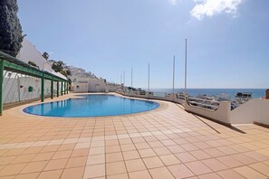 Pool - 'Bellavista Pool Beach City' Apartment with Wi-Fi (Albufeira)