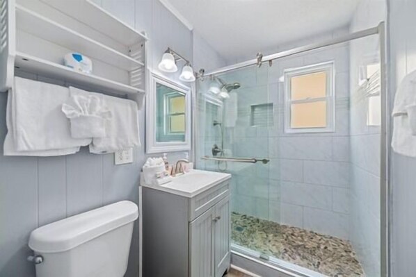 Hair dryer, towels - 🐾Pet Friendly | Community Pool + Walk to Beach | Sea and Sun Unit 6🐾 (Gulf Shores)