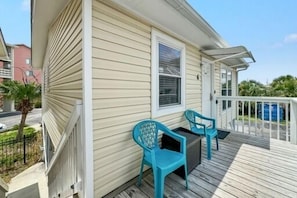 Terrace/patio - 🐾Pet Friendly | Community Pool + Walk to Beach | Sea and Sun Unit 6🐾 (Gulf Shores)
