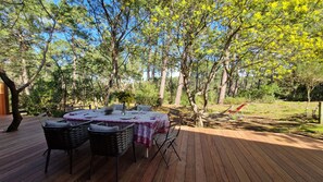Outdoor dining - Vrbo Property (Carcans)