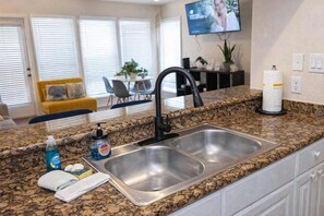 Apartment, 2 Queen-Betten, Balkon, Poolblick (Gulfpoint) | Innenbereich