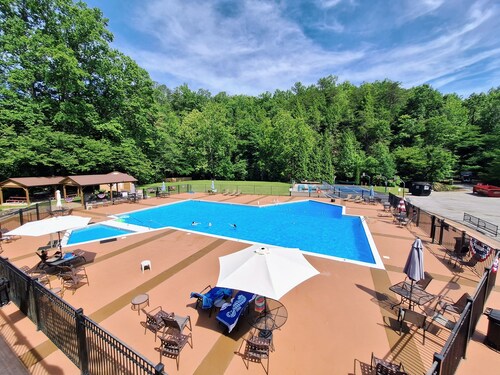 Perfect full hookup 60ft campsite in Gatlinburg for your next adventure