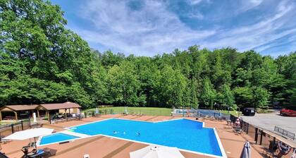 Perfect full hookup 60ft campsite in Gatlinburg for your next adventure