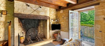 Charming House with Terrace and Private Pool – Central Domme