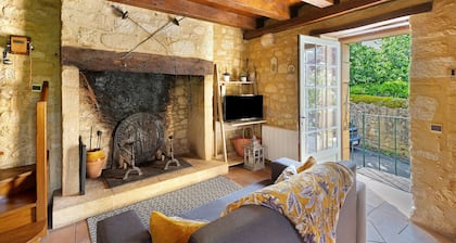 Charming House with Terrace and Private Pool – Central Domme