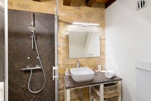 Shower, towels