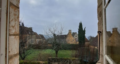 Charming House with Terrace and Private Pool – Central Domme