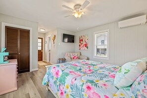3 bedrooms, iron/ironing board, WiFi, bed sheets - The Way Back: Cozy Cottage Steps to Beach + Hot Tub + Coffee with Private Suite (Kill Devil Hills)
