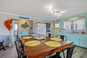 Dining - The Way Back: Cozy Cottage Steps to Beach + Hot Tub + Coffee with Private Suite (Kill Devil Hills)
