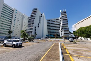 Apartment | 4 bedrooms - Isla Verde Oceanview 4BR With Private Beach Access (Carolina)