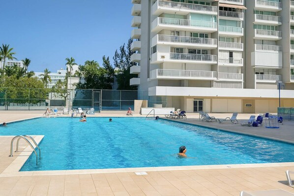Apartment - Modern Isla Verde Apt- Beach Pool Near Foxwoods (Carolina)