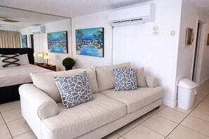 Apartment - Modern Isla Verde Apt- Beach Pool Near Foxwoods (Carolina)