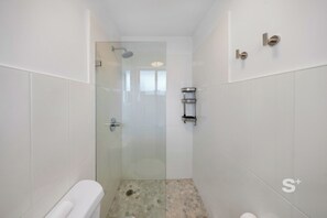 Studio | Bathroom - Modern Studio in Miami- Gym-Free Parking (North Miami)