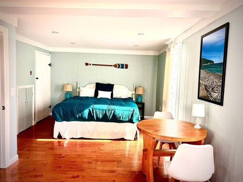 Prospect Harbor Coastal Cottage | On the Water
