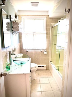 Hair dryer, towels - Prospect Harbor Coastal Cottage | On the Water (Gouldsboro)