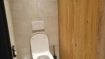 Deluxe Double Room | Bathroom