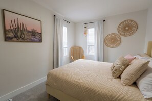 3 bedrooms, desk, travel cot, free WiFi - Denver Hideaway | Arcade Room + Broncos (Denver)