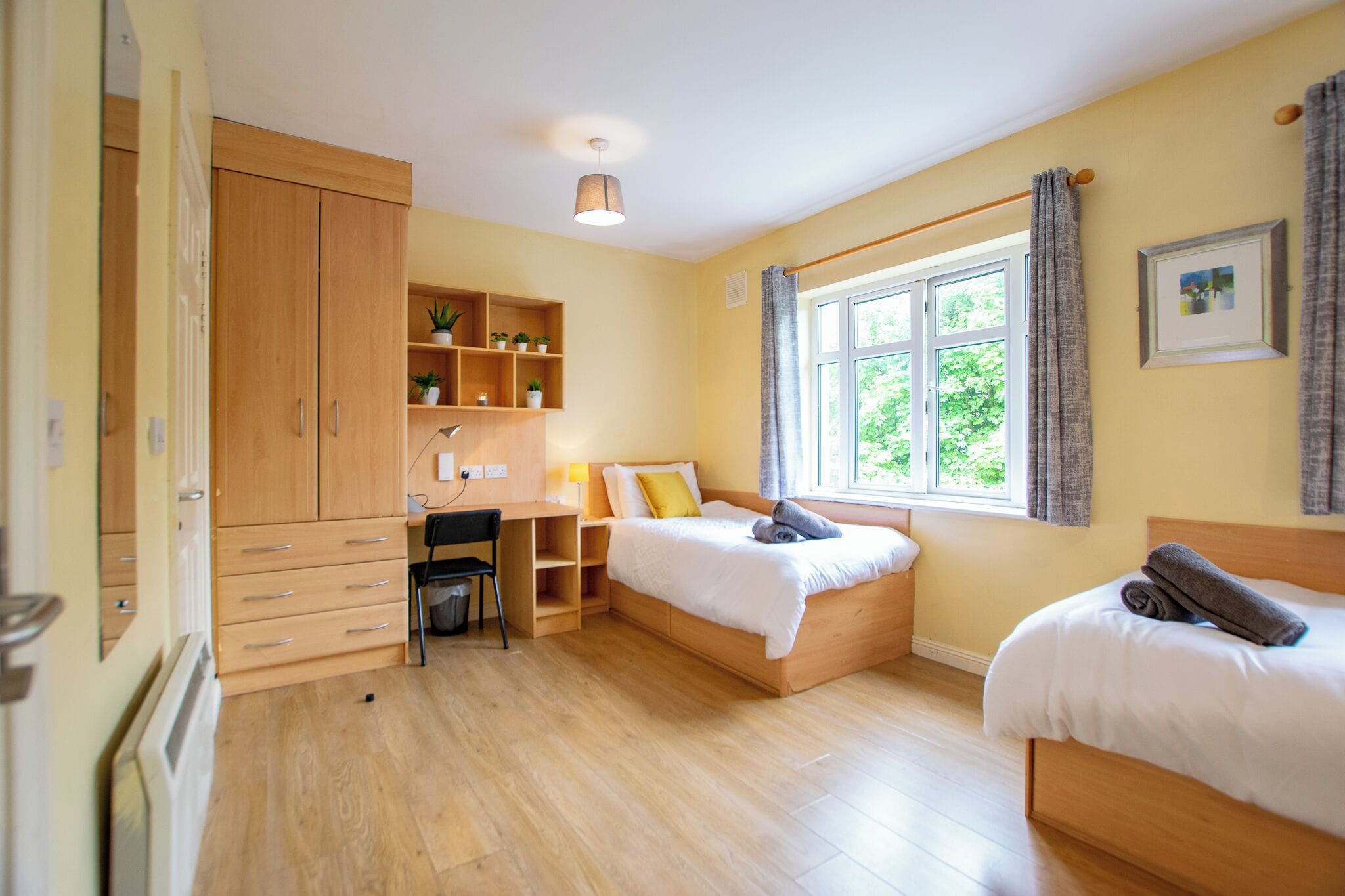 4 bedrooms, iron/ironing board, Internet, bed sheets