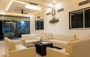 Property entrance - Raj Royal Hotel (Nagpur)