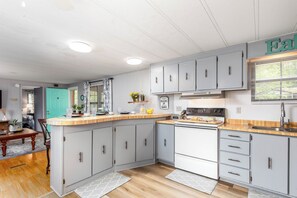 Private kitchen - Private Wooded Retreat: 2BR Pet-Friendly Home Minutes from Downtown Troutman (Statesville)