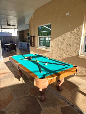 Outdoor dining - Family Oasis with Pool and Spa (Tampa)