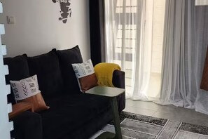 Living area - Urban apartment Near Talanta Stadium with Pool (Nairobi)
