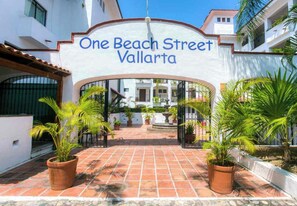 Exterior - Beachfront One Beach Street Condo - Pool - In the Heart of Old Town PV (Puerto Vallarta)