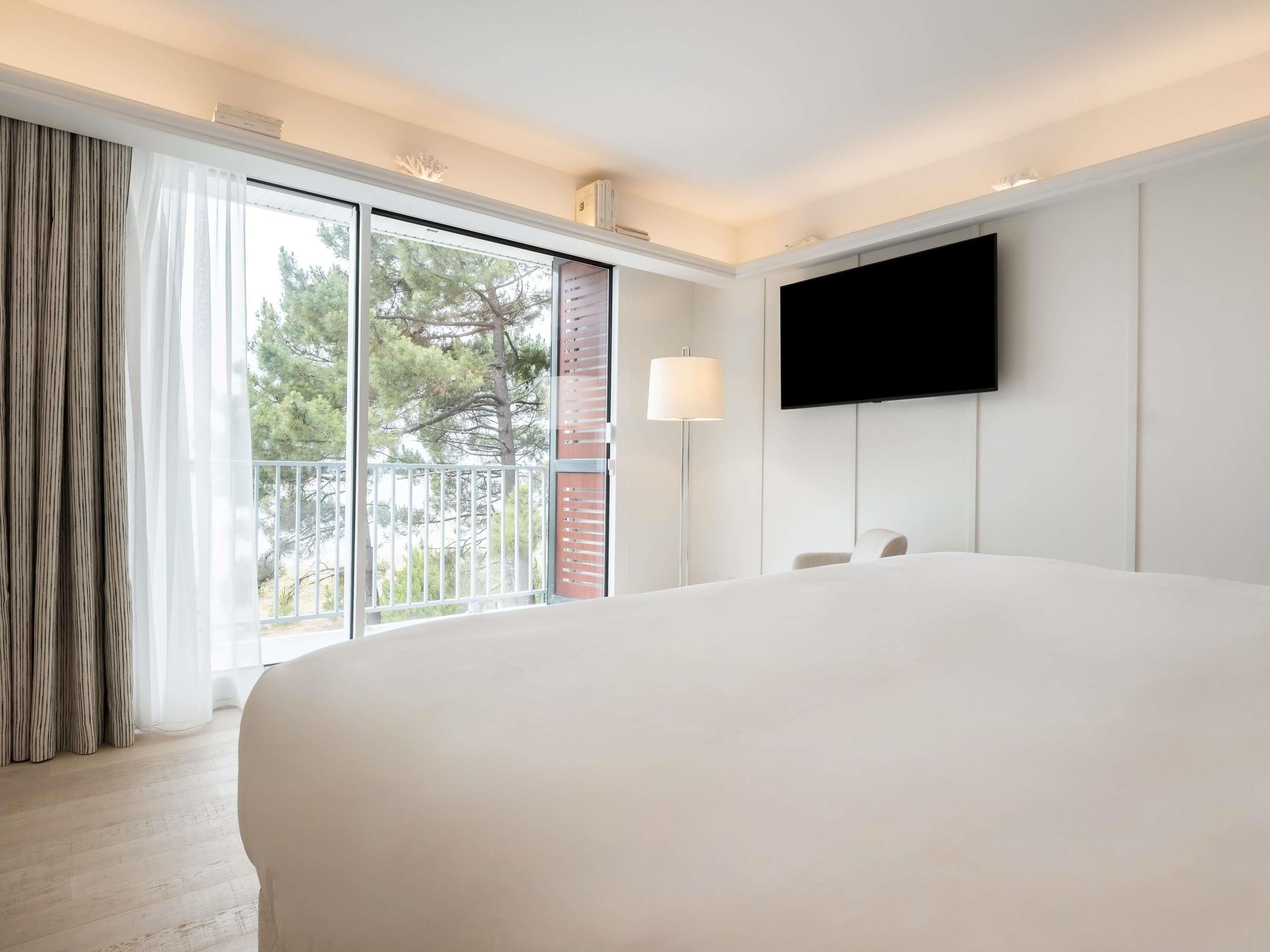 Junior Suite, 1 King Bed, Balcony, Ocean View