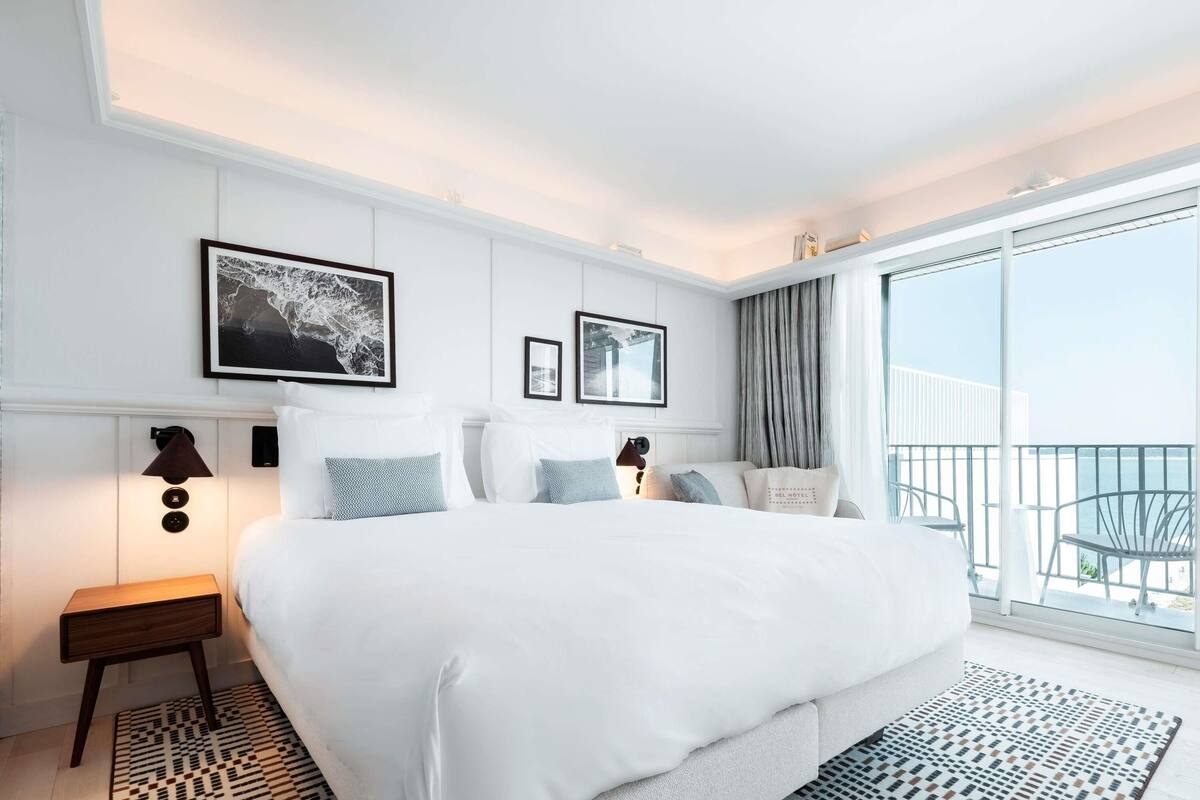 Deluxe Room, 1 King Bed, Balcony, Ocean View