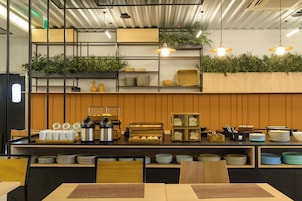 Café da manhã com buffet todos os dias mediante uma taxa