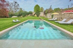 Innenpool, Außenpool (je nach Saison geöffnet)